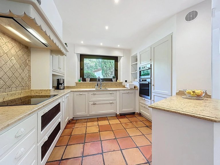 Villa for Sale in Fayence, Var Countryside (fayence, Lorgues, Cotignac) 8