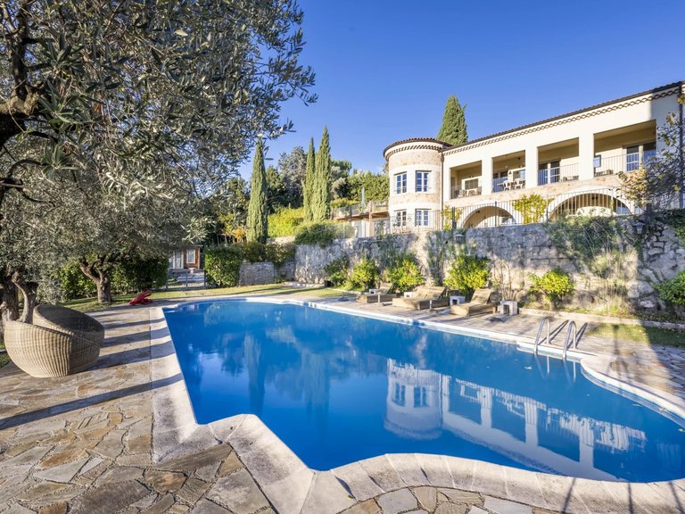 Villa for Sale in Grasse, Mougins, Valbonne, Grasse Area 2