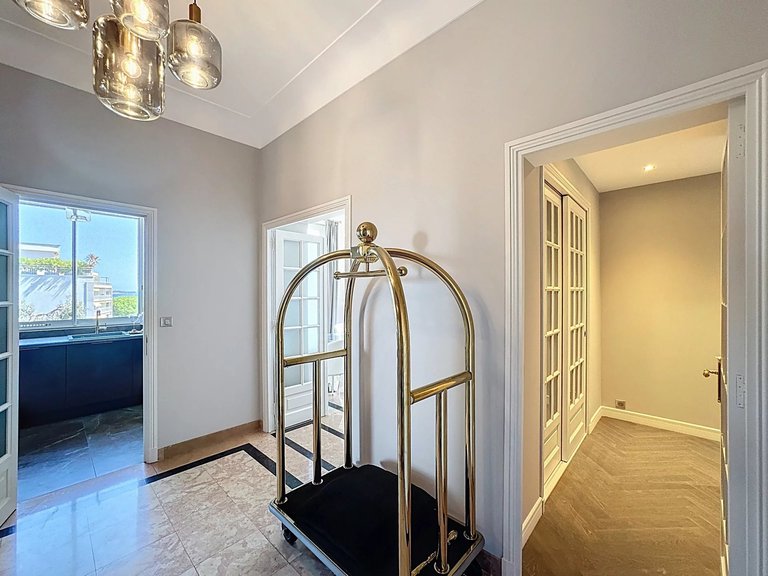 Apartment for Sale in Cannes, Cannes Area 16