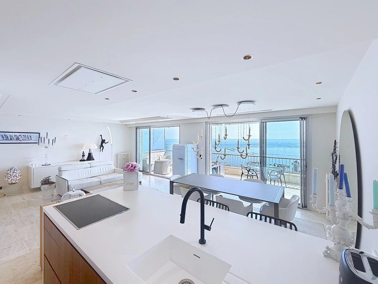Apartment for Sale in Cannes, Cannes Area 6