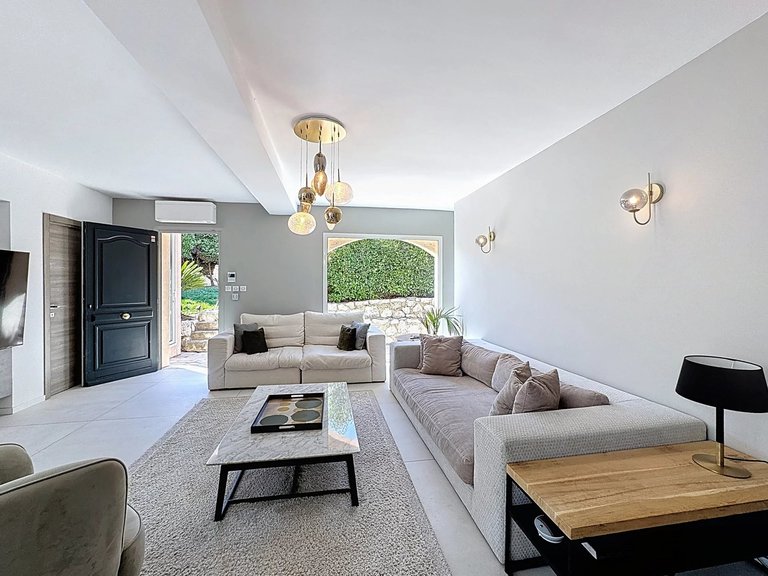 Villa for Sale in Cannes, Cannes Area 16