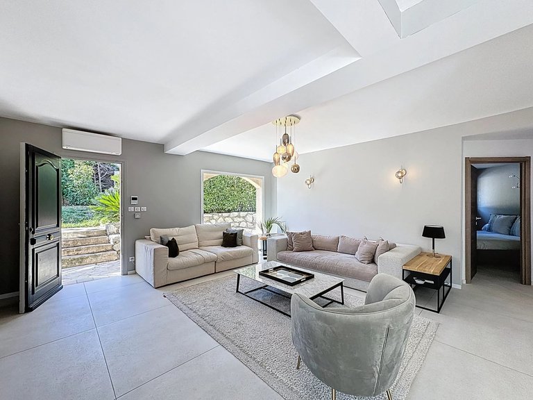 Villa for Sale in Cannes, Cannes Area 17