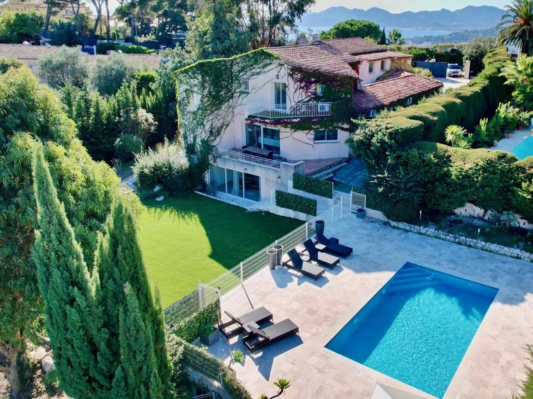 Villa for Sale in Cannes, Cannes Area 2