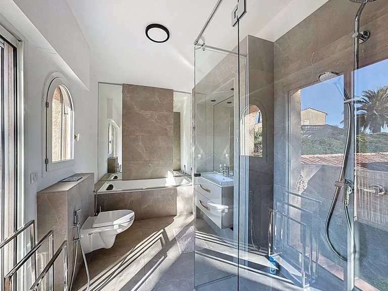Villa for Sale in Cannes, Cannes Area 10