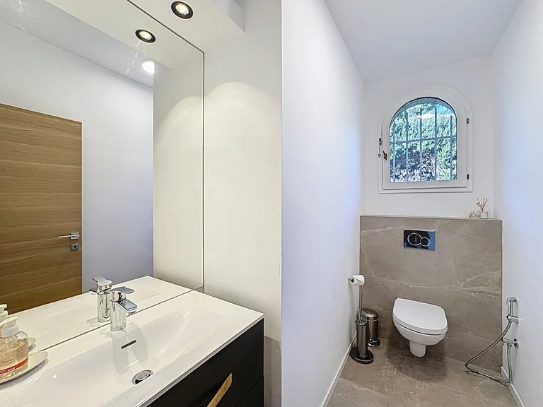 Villa for Sale in Cannes, Cannes Area 11