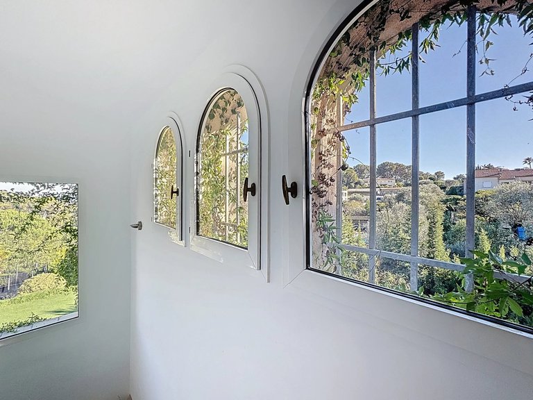Villa for Sale in Cannes, Cannes Area 13