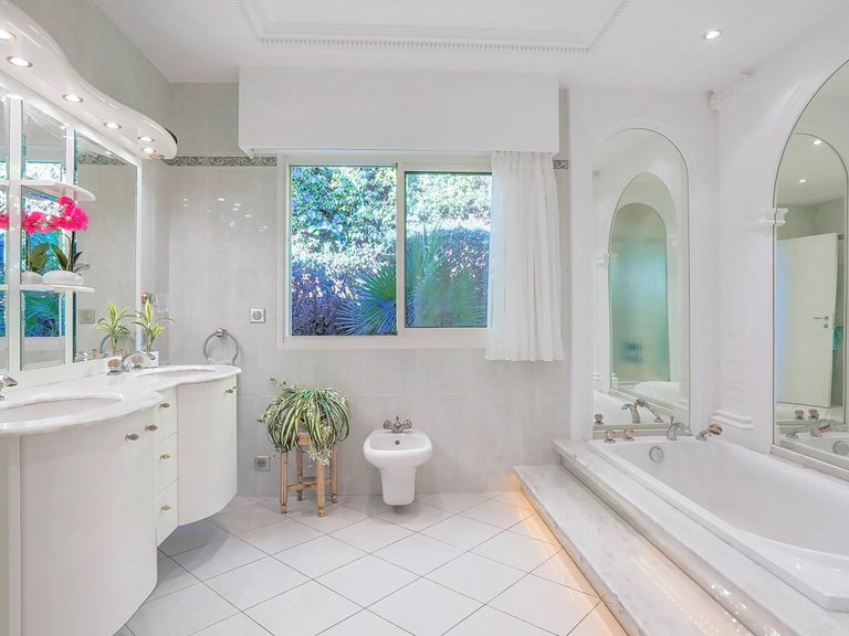 Villa for Sale in Theoule Sur Mer, Cannes Area 17