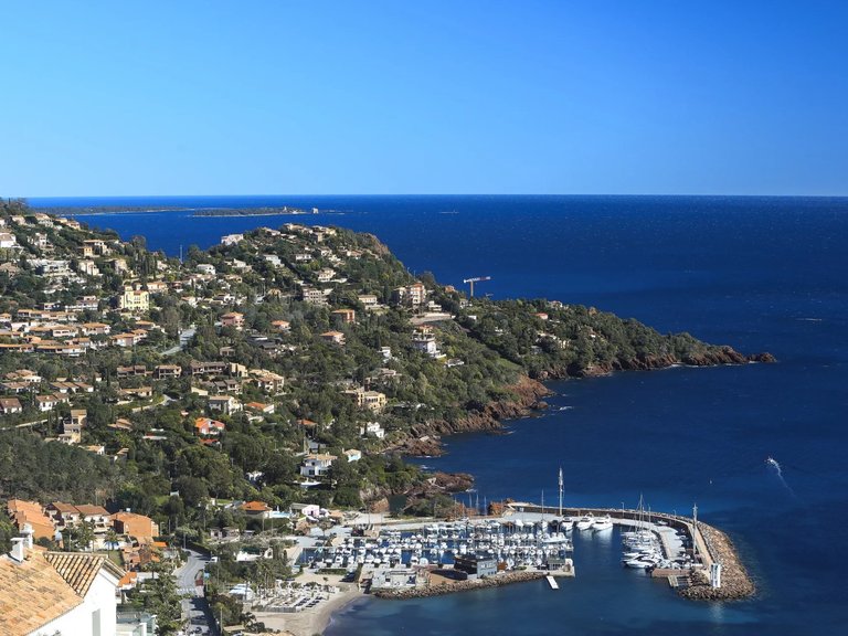 Villa for Sale in Theoule Sur Mer, Cannes Area 2