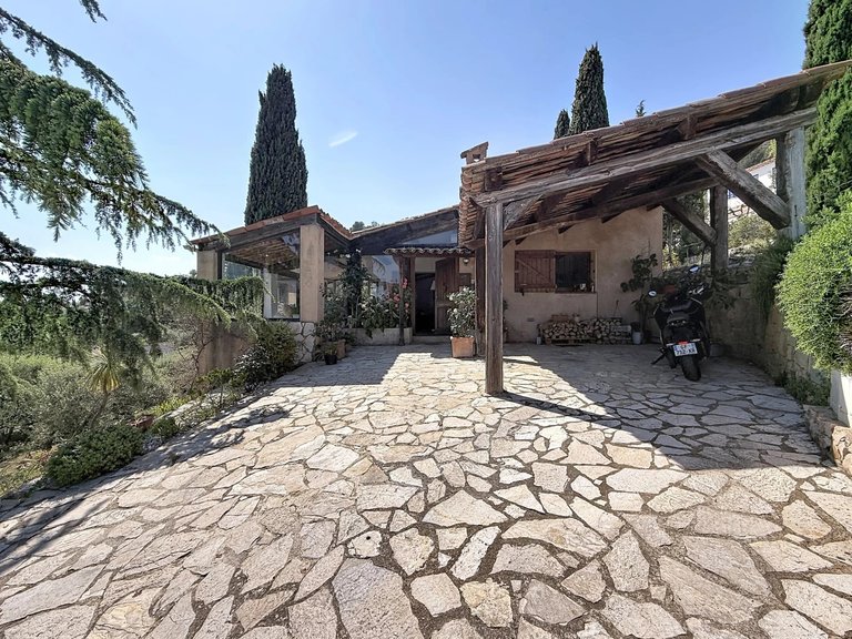 Villa for Sale in Speracedes, Mougins, Valbonne, Grasse Area 13