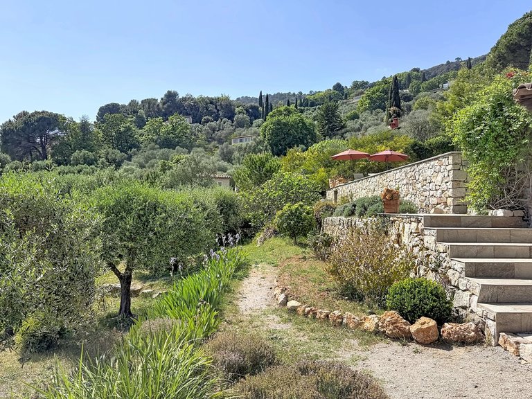 Villa for Sale in Speracedes, Mougins, Valbonne, Grasse Area 14