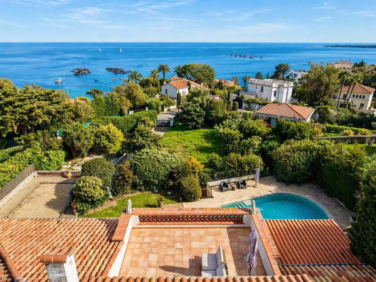 Villa for Sale in Cannes, Cannes Area 1