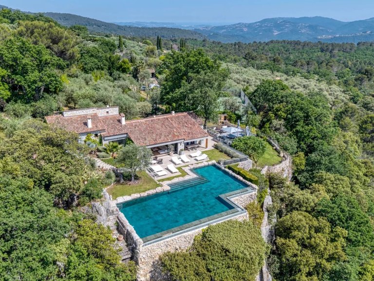 Villa for Sale in St Cezaire Sur Siagne, Mougins, Valbonne, Grasse Area 1