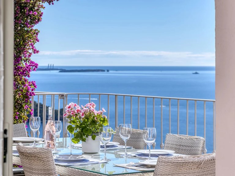 Villa for Sale in Theoule Sur Mer, Cannes Area 1