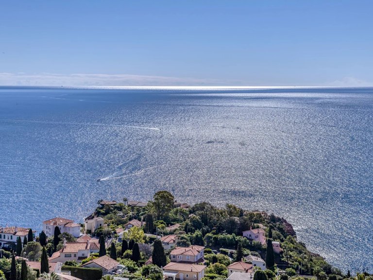 Villa for Sale in Theoule Sur Mer, Cannes Area 2