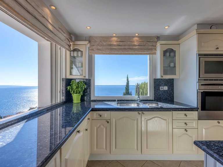 Villa for Sale in Theoule Sur Mer, Cannes Area 11