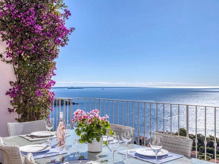 Villa for Sale in Theoule Sur Mer, Cannes Area 3