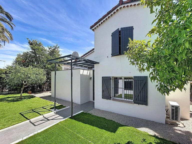 Villa for Sale in Cannes, Cannes Area 1