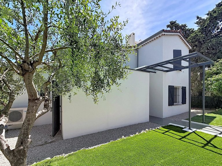 Villa for Sale in Cannes, Cannes Area 2