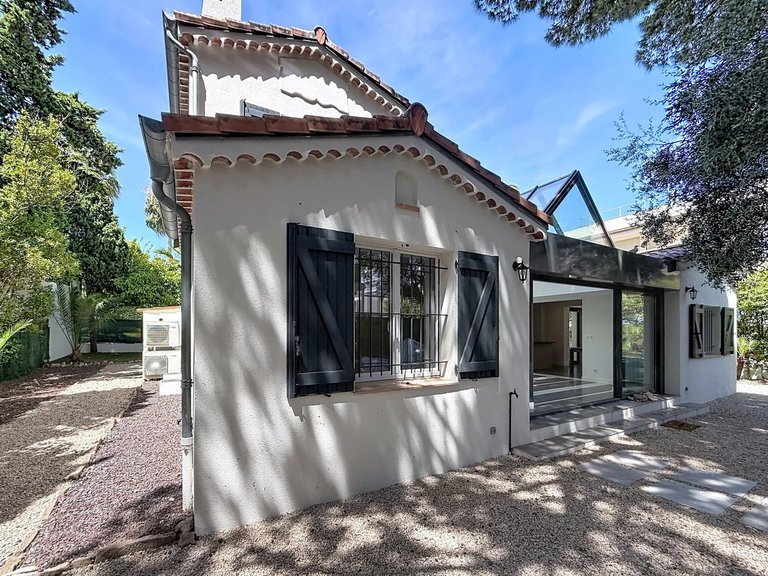 Villa for Sale in Cannes, Cannes Area 3