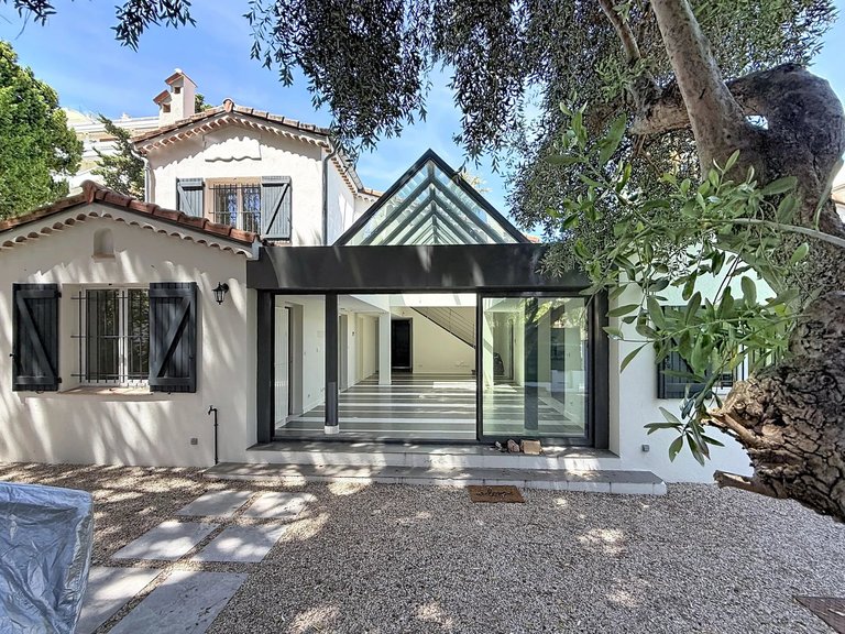 Villa for Sale in Cannes, Cannes Area 4