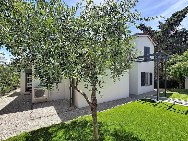 Villa for Sale in Cannes, Cannes Area 6