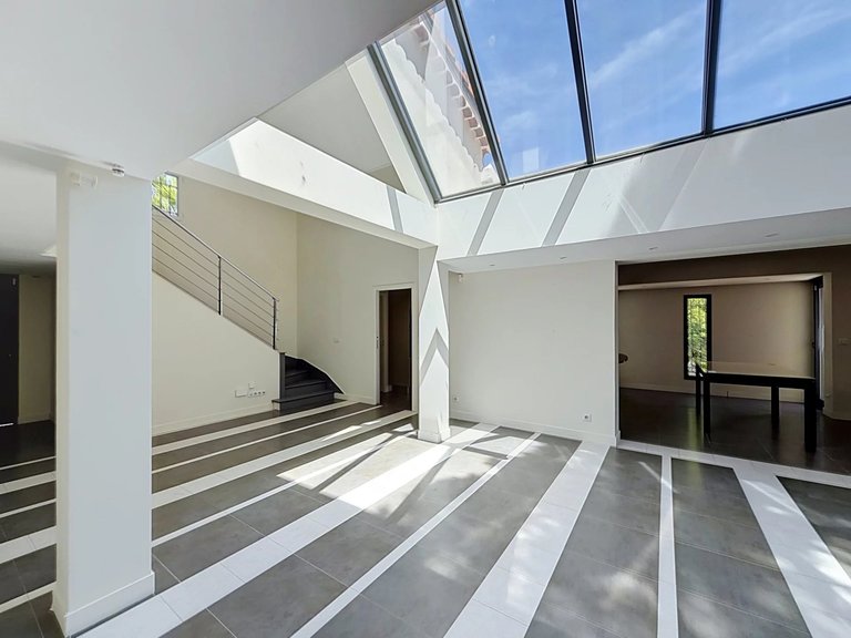 Villa for Sale in Cannes, Cannes Area 8