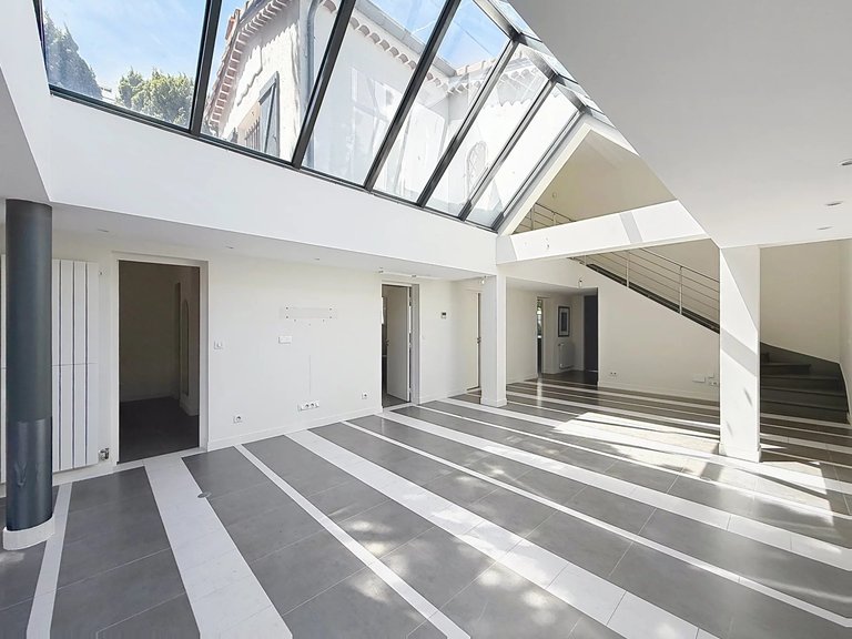 Villa for Sale in Cannes, Cannes Area 9