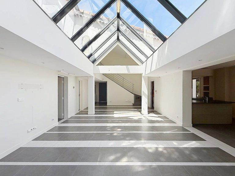 Villa for Sale in Cannes, Cannes Area 10