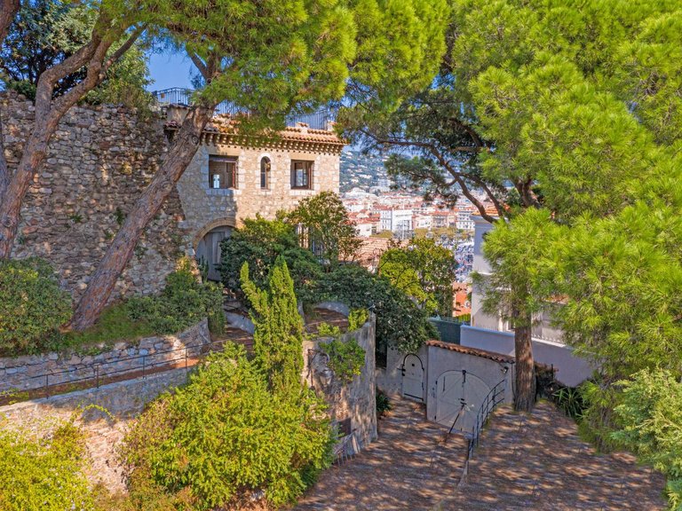 Villa for Sale in Cannes, Cannes Area 2