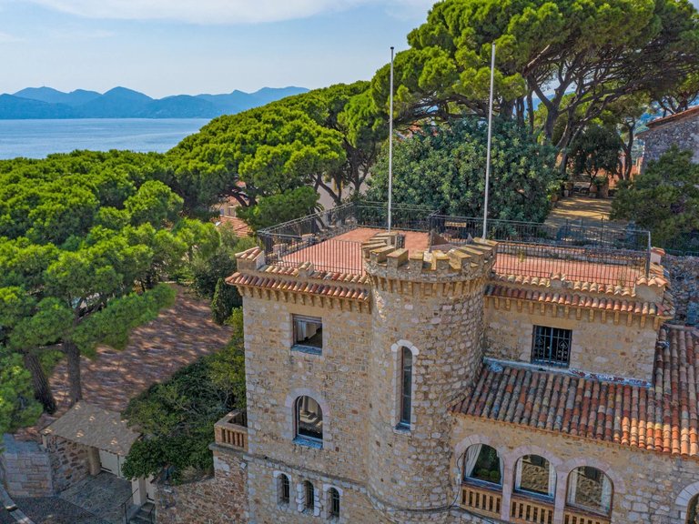 Villa for Sale in Cannes, Cannes Area 5