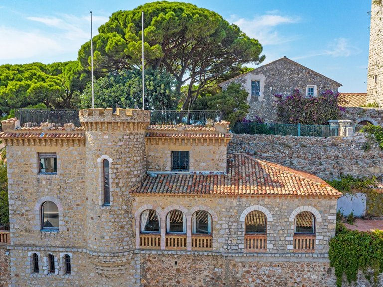 Villa for Sale in Cannes, Cannes Area 7