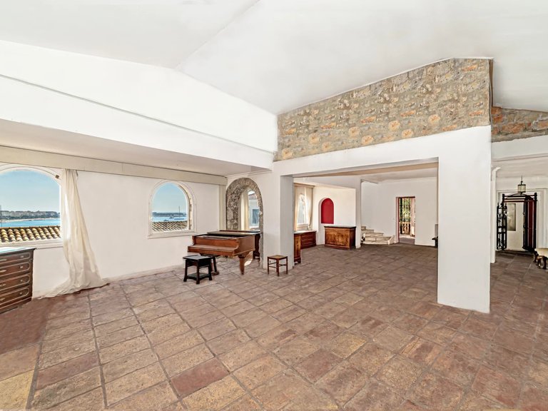 Villa for Sale in Cannes, Cannes Area 10