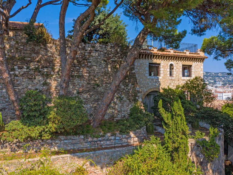 Villa for Sale in Cannes, Cannes Area 13