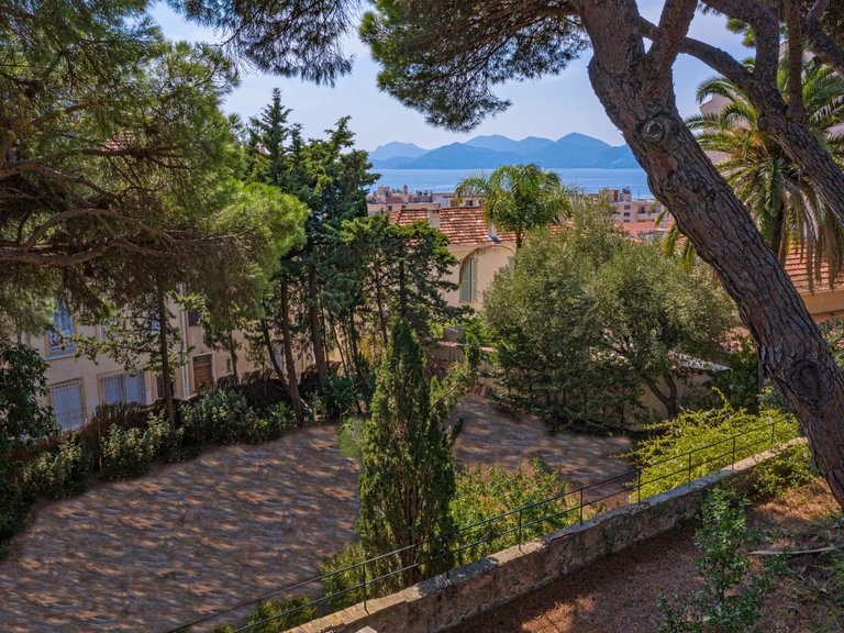 Villa for Sale in Cannes, Cannes Area 14