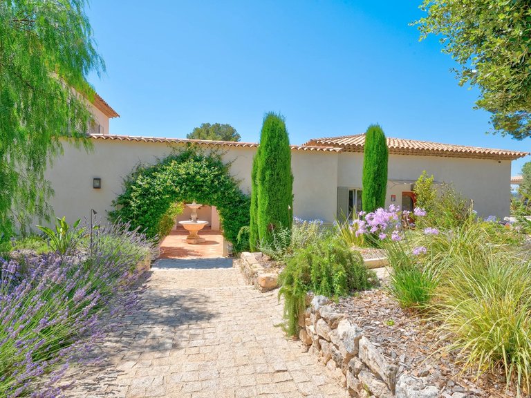 Villa for Sale in Valbonne, Mougins, Valbonne, Grasse Area 4