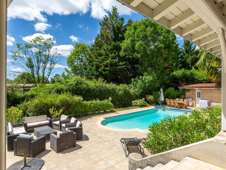 Villa for Sale in Ecully, Beaujolais / Pierres Dorees 2