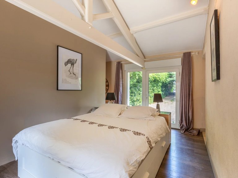 Villa for Sale in Ecully, Beaujolais / Pierres Dorees 13