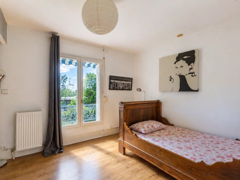 Villa for Sale in Ecully, Beaujolais / Pierres Dorees 19
