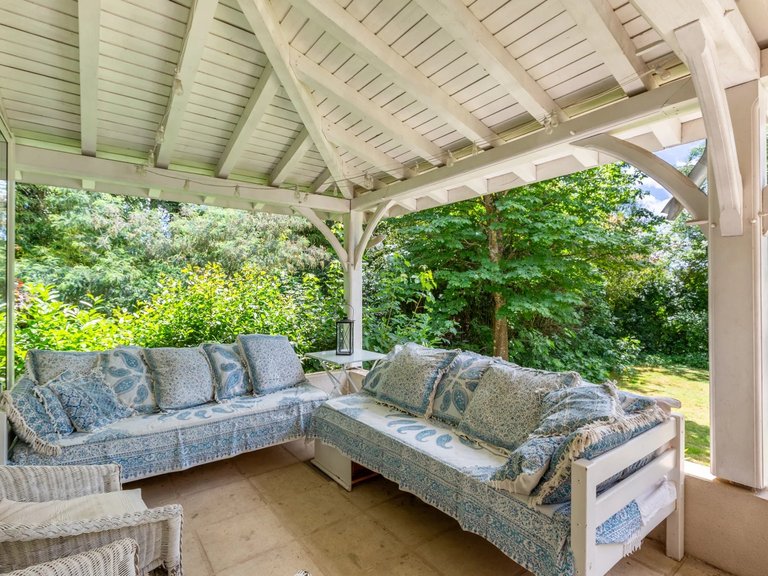 Villa for Sale in Ecully, Beaujolais / Pierres Dorees 5