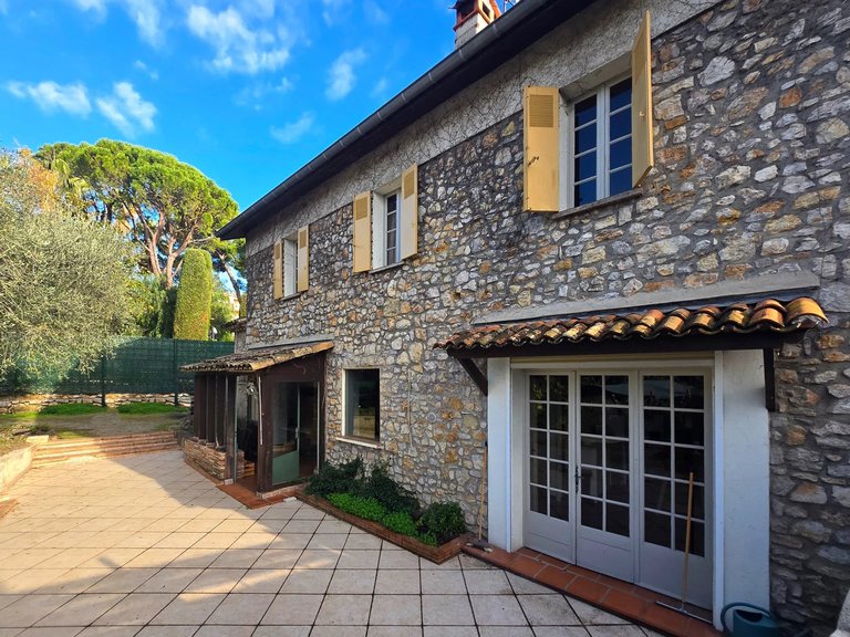 Villa for Sale in Cannes, Cannes Area 1
