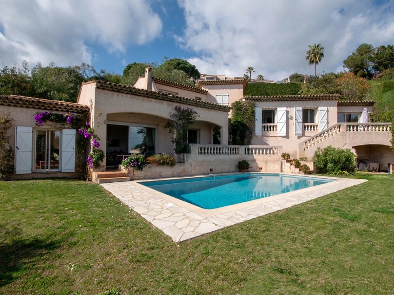 Villa for Sale in Mandelieu La Napoule, Cannes Area 2
