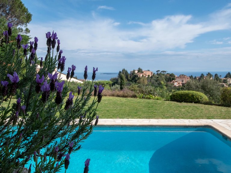 Villa for Sale in Mandelieu La Napoule, Cannes Area 3