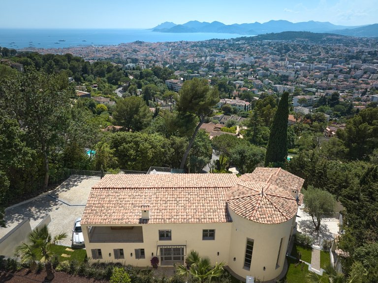 Villa for Sale in Cannes, Cannes Area 3