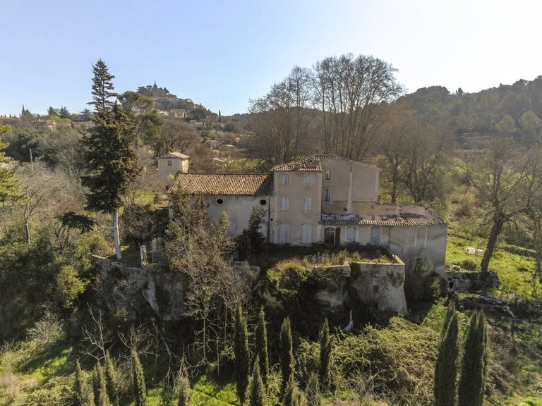 Villa for Sale in Bonnieux, The Luberon / Vaucluse 1