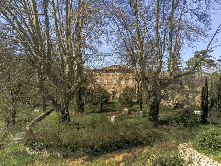 Villa for Sale in Bonnieux, The Luberon / Vaucluse 4