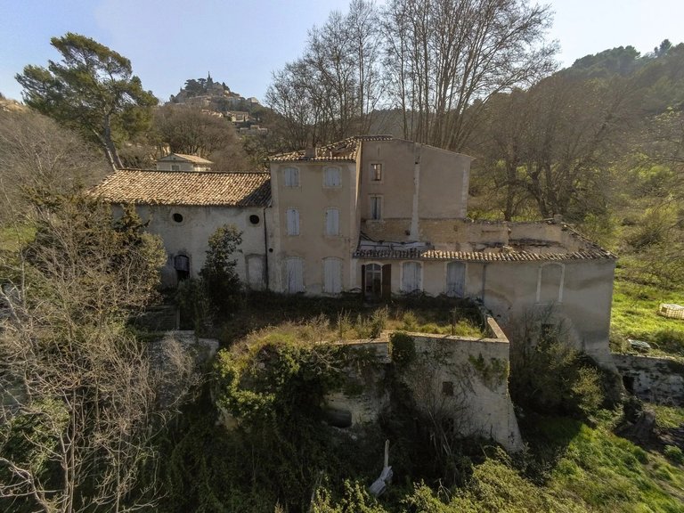 Villa for Sale in Bonnieux, The Luberon / Vaucluse 6