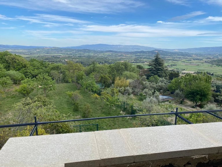 Villa for Sale in Gordes, The Luberon / Vaucluse 11