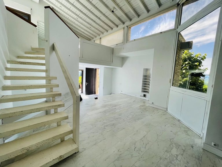 Villa for Sale in Gordes, The Luberon / Vaucluse 6