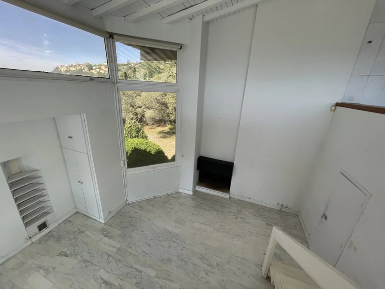 Villa for Sale in Gordes, The Luberon / Vaucluse 8