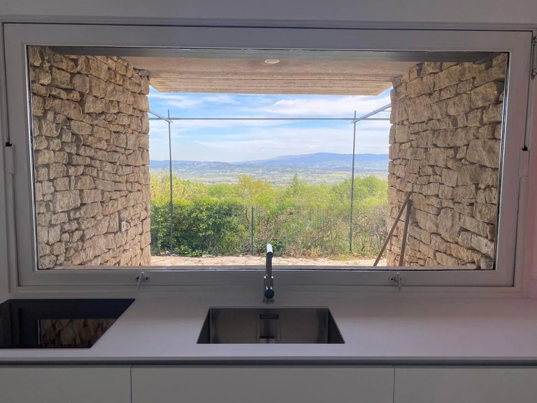 Villa for Sale in Gordes, The Luberon / Vaucluse 10